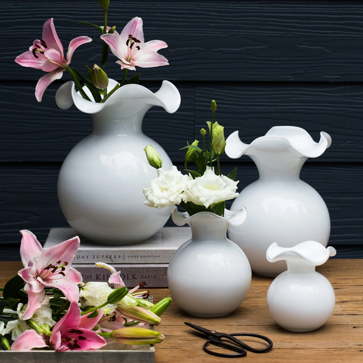 Vietri Hibiscus White Bud Vase