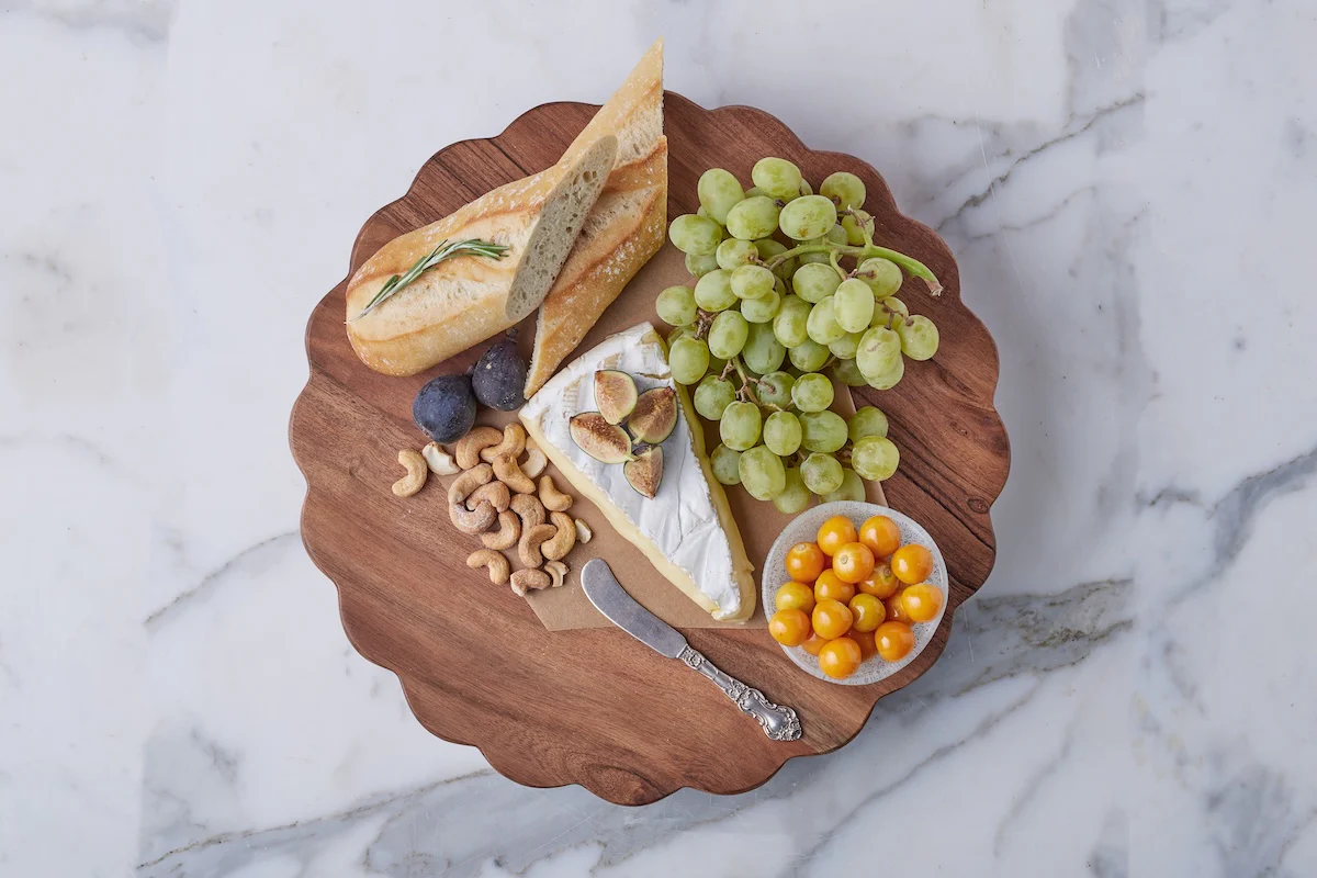 15" Natural Scalloped Round Trivet, Cutting Board Large